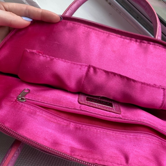 Danier genuine leather purse - Picture 5 of 10